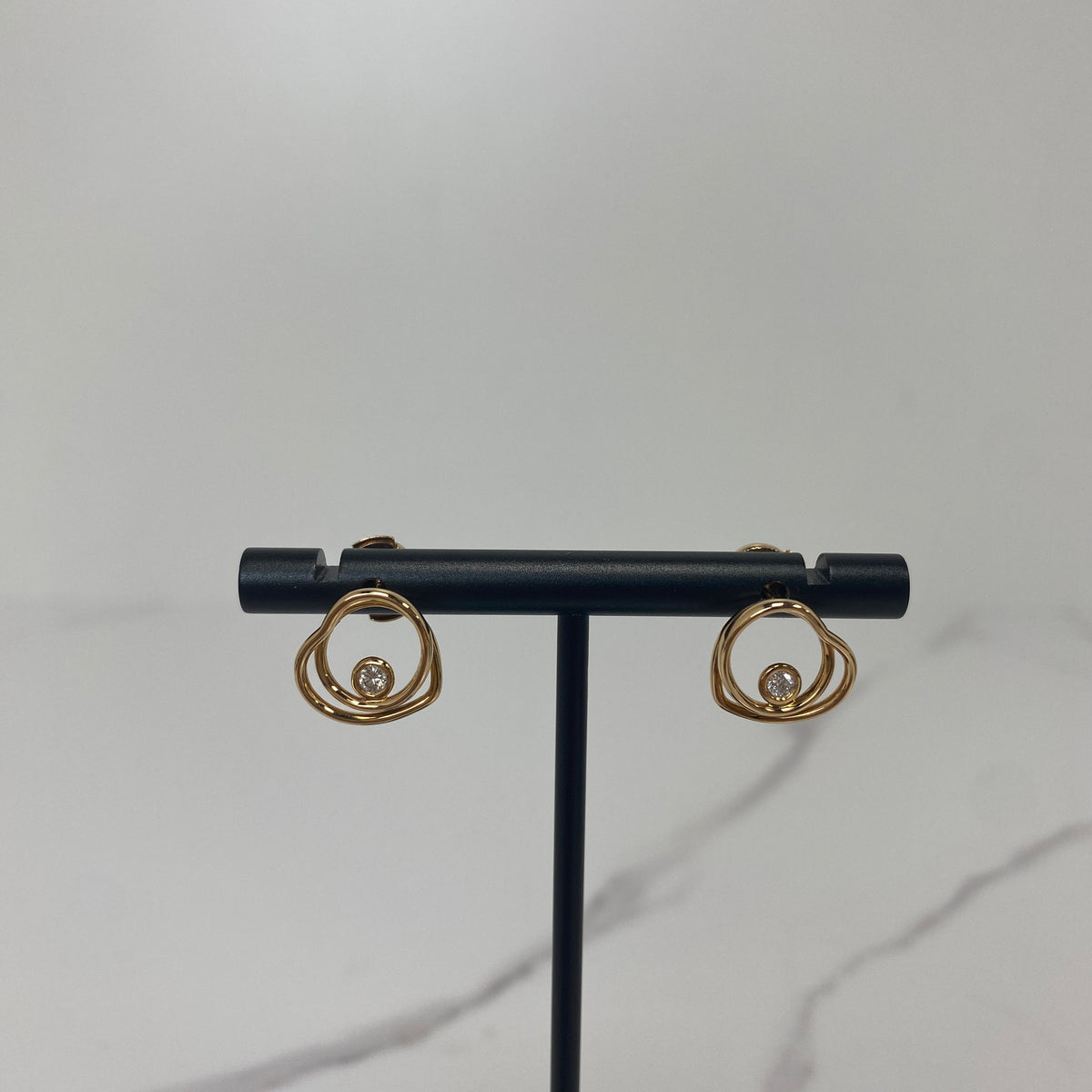 Hermès Vertige Cœur Earrings — heart motif detail