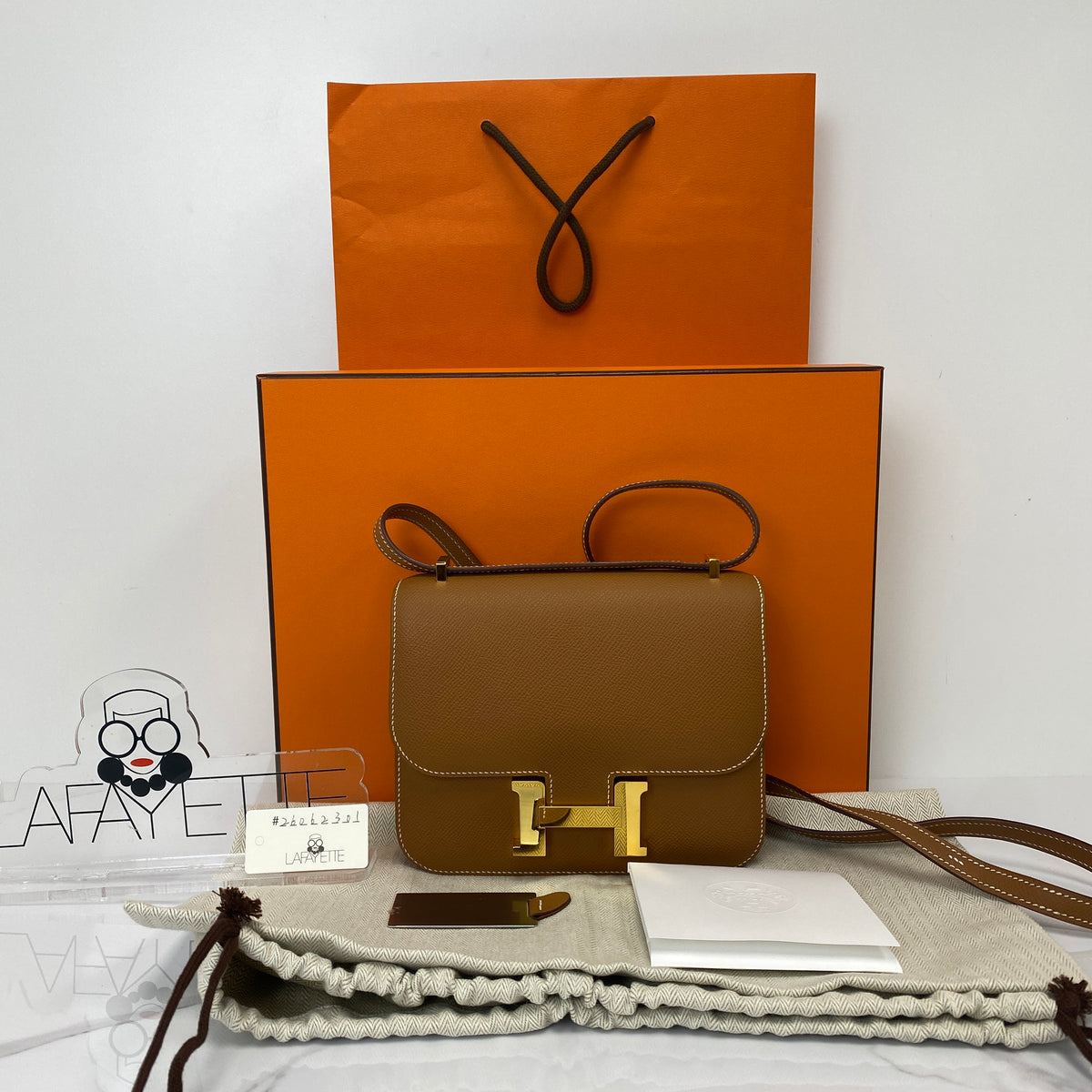 Hermès Constance 18, Gold Epsom calfskin, gold hardware — detail view 1