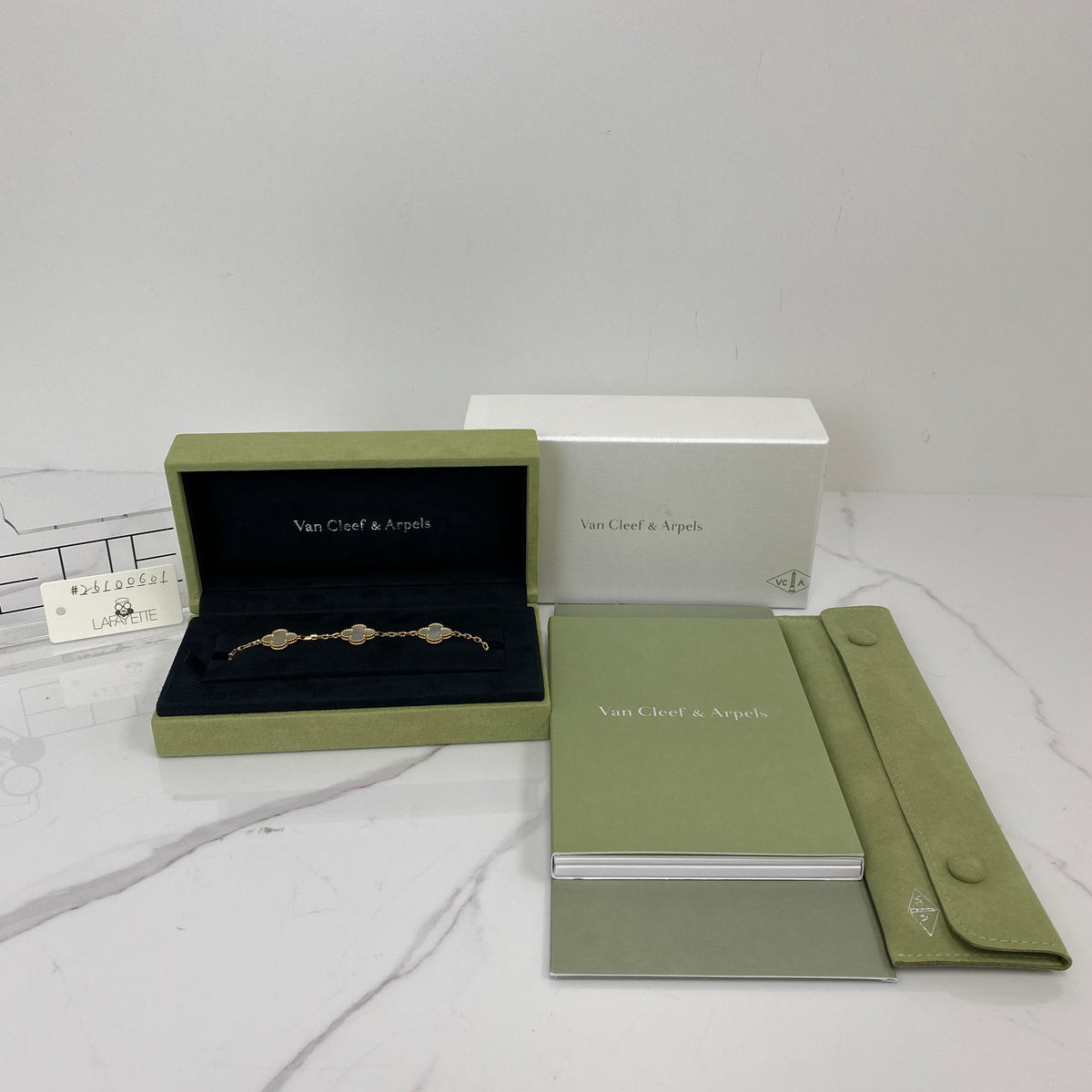 Van Cleef & Arpels Vintage Alhambra 5 Motif Bracelet Mother of Pearl Yellow Gold, White Mother of Pearl, 18K Yellow Gold — detail view 2