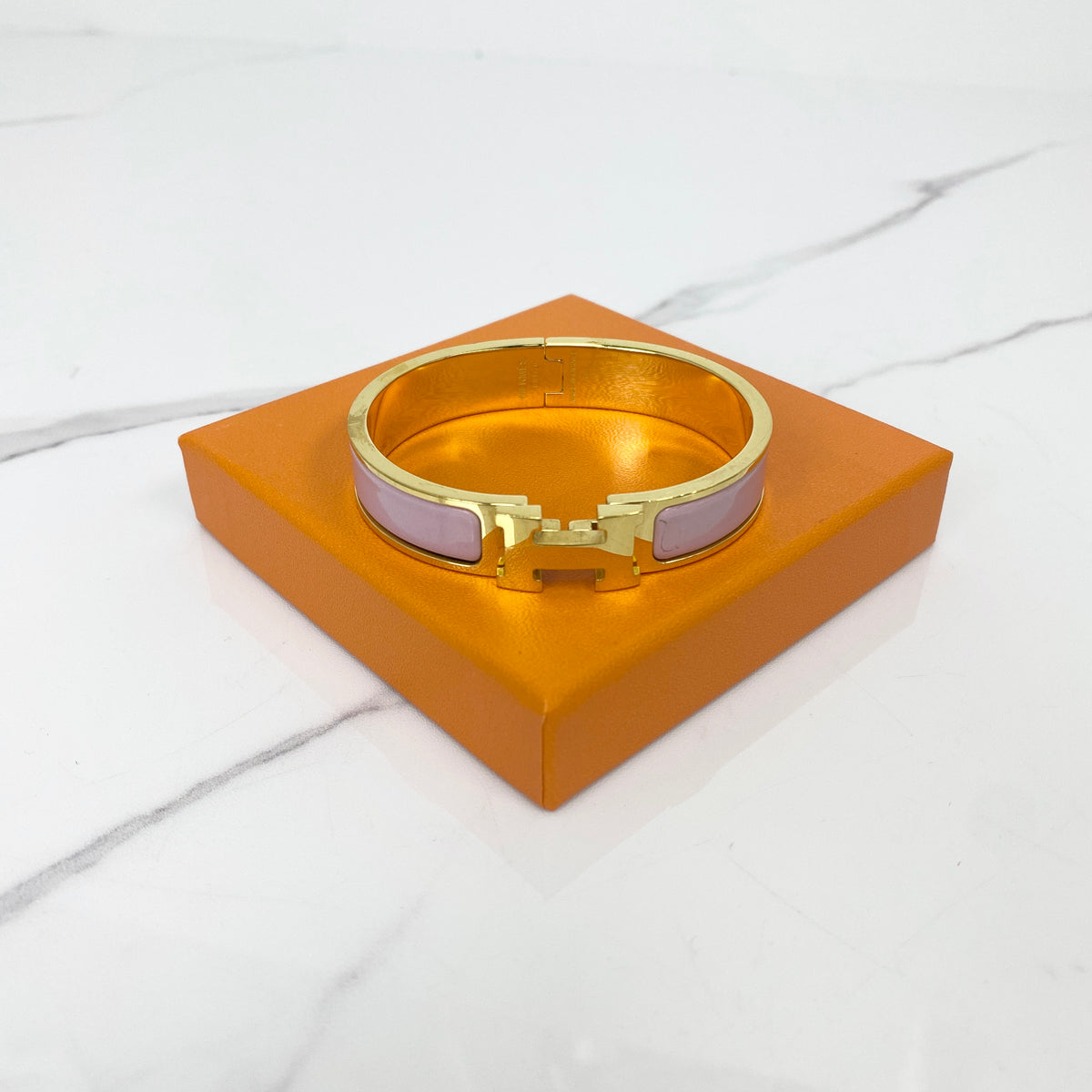 Hermès Clic H Bracelet in Rose Candeur with yellow gold plated hardware
