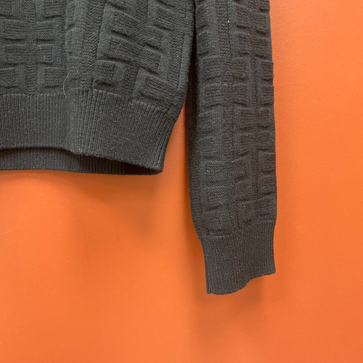 Hermès Pull Manches Longues, black virgin wool — detail view 4