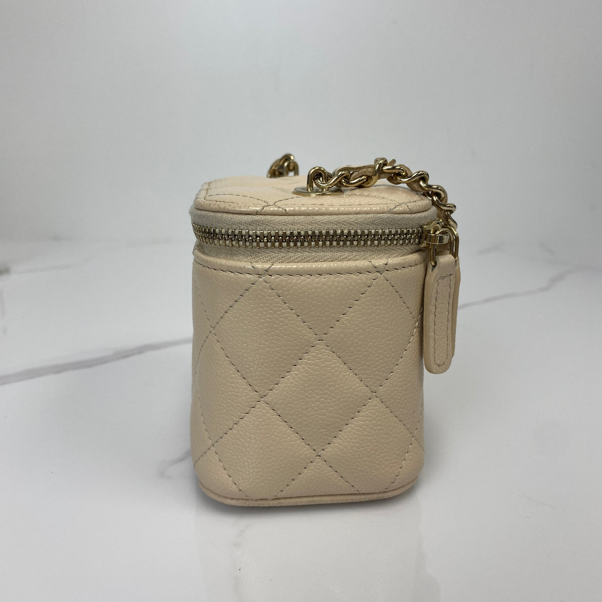 Chanel Vanity Case with Chain - photo 3