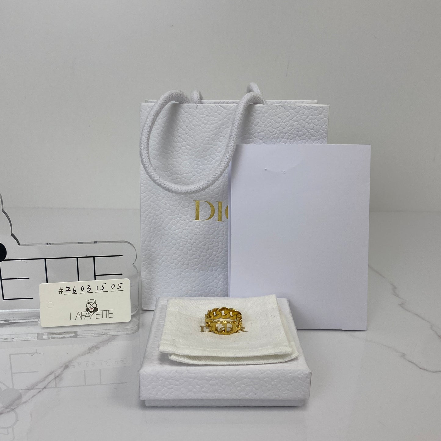 Detail of the CD Icon chain link motif on the Dior ring