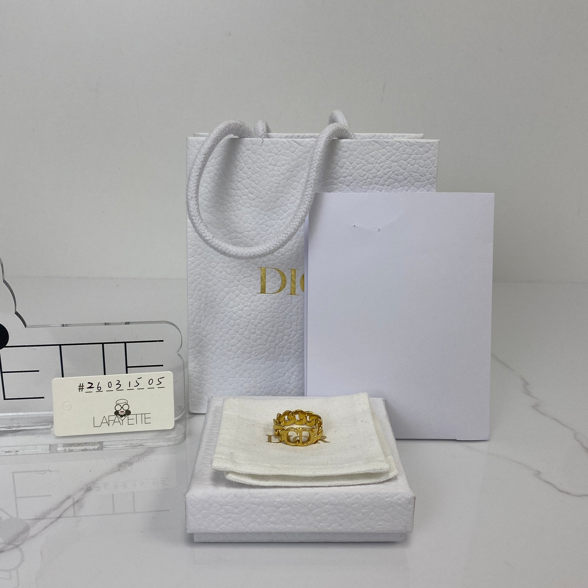 Detail of the CD Icon chain link motif on the Dior ring