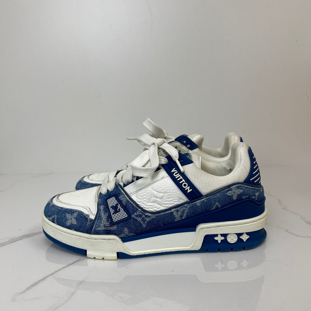 Louis Vuitton Trainer Sneakers, light blue calf leather and Monogram denim — detail view 2