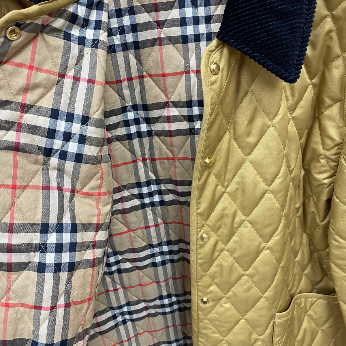 Burberry Quilted Dranefeld Barn Jacket Camel Brown, Camel Brown 100% Polyester, Interior 100% Cotton, Gold Tone — detail view 3