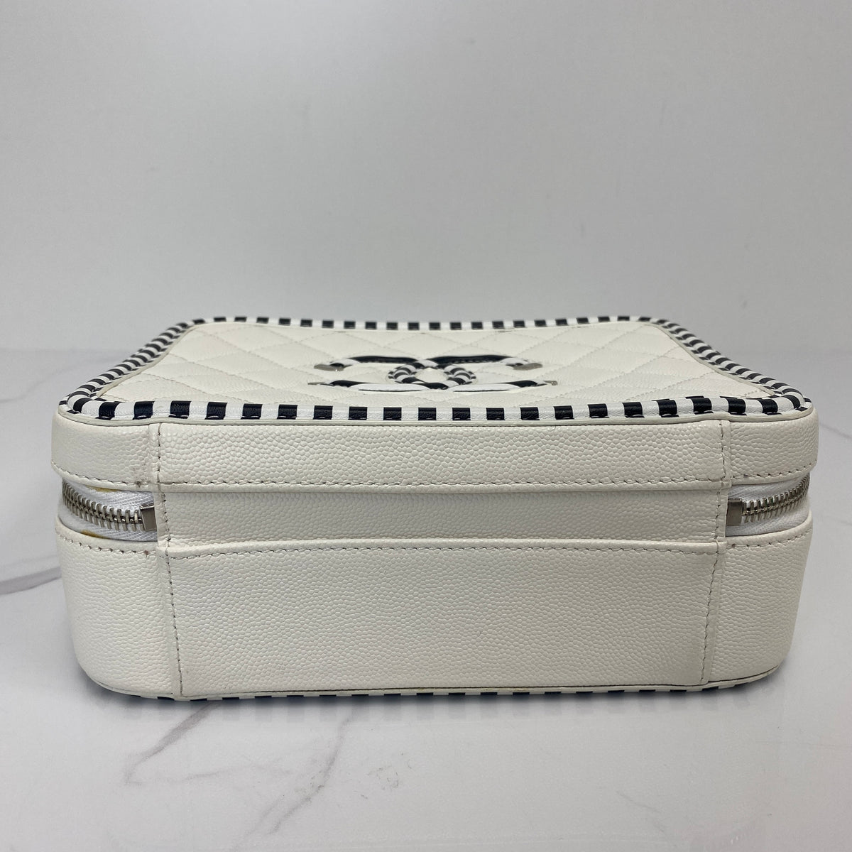 Chanel Filigree Vanity Case - photo 5