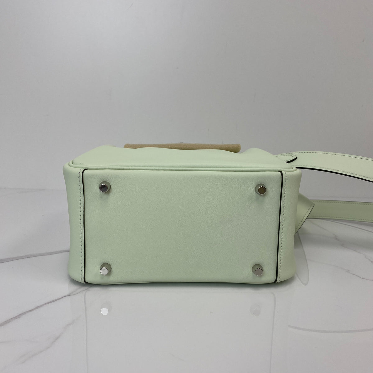 Hermès Sac Mini Lindy, pale green Swift calfskin, palladium hardware — detail view 4