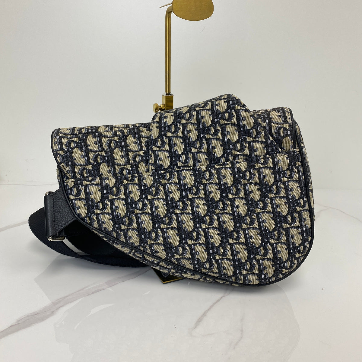 Christian Dior Oblique Men's Saddle Bag, beige and black Dior Oblique jacquard, aluminium hardware — detail view 5