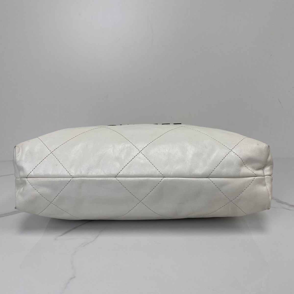 Chanel Small 22 Bag, white shiny calfskin, gold-tone chain — detail view 4