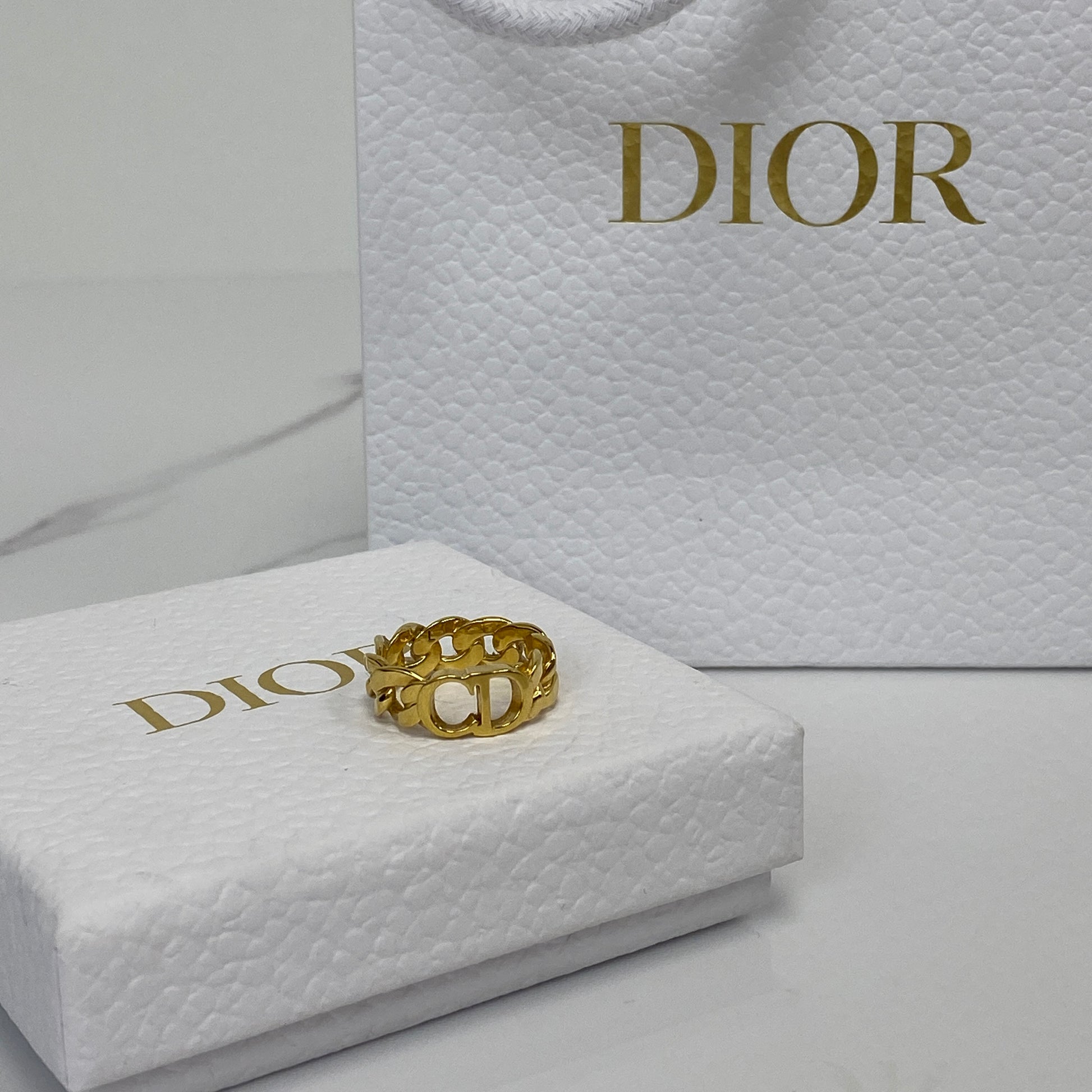 Side view of the Dior CD Icon Chain Link Ring