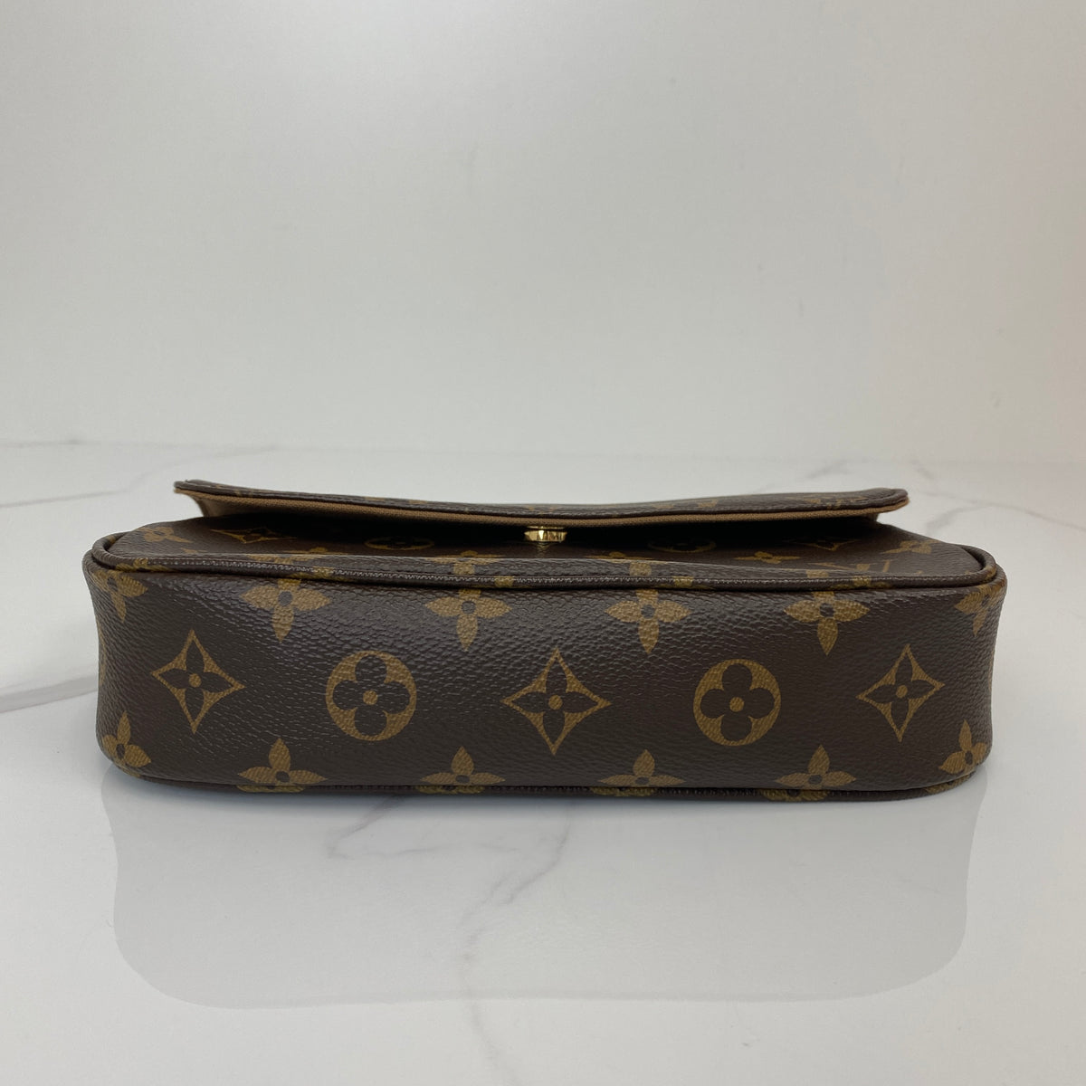 Louis Vuitton Wallet On Chain Ivy, brown Monogram coated canvas, gold-tone chain — detail view 4