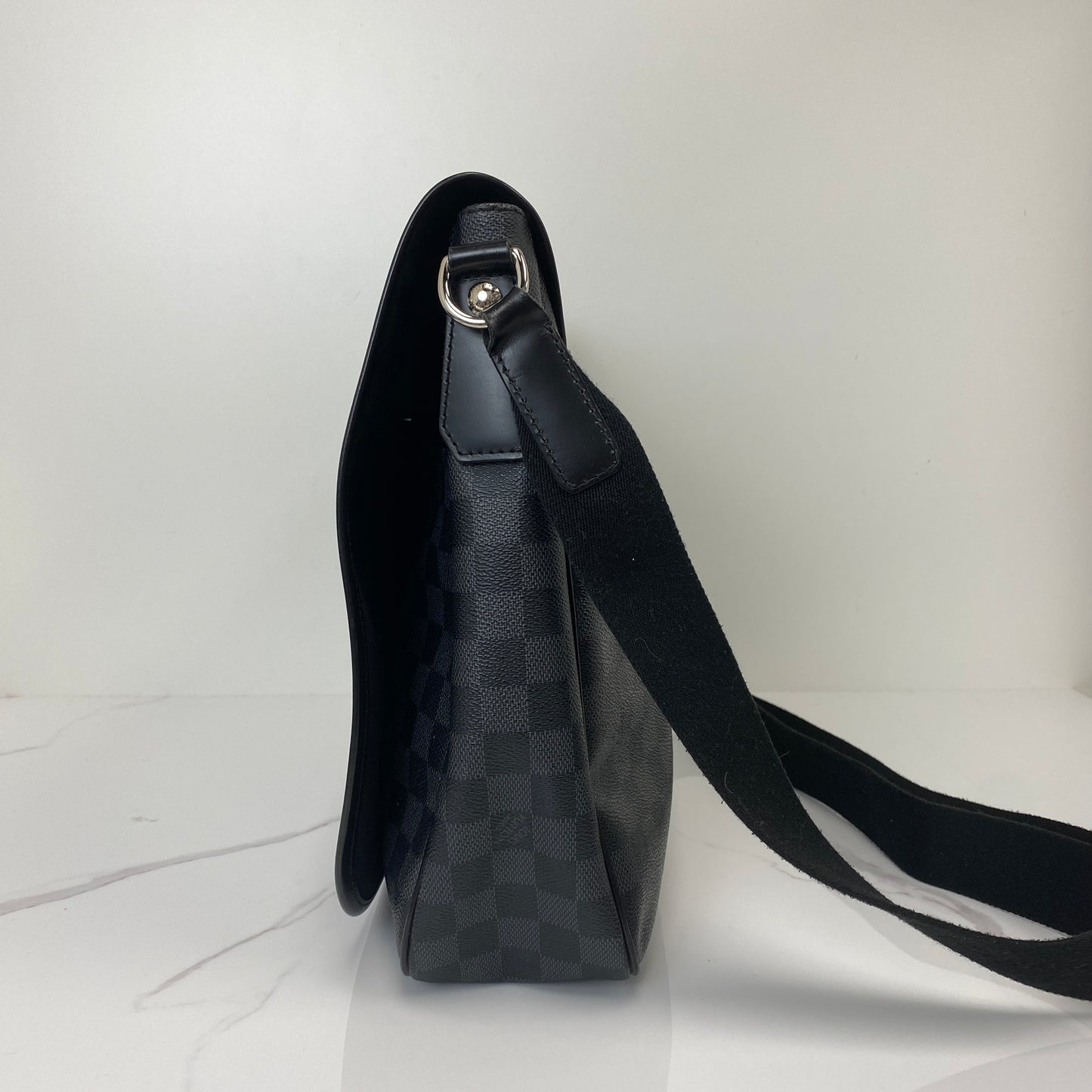 Base of the Louis Vuitton Damier Graphite messenger bag