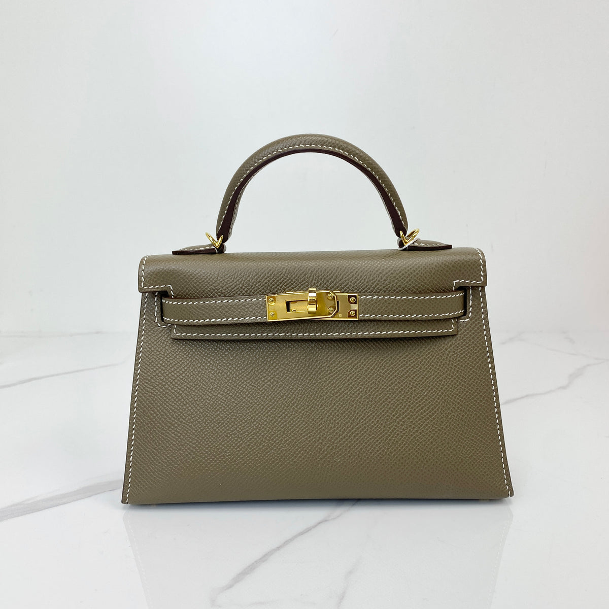 Hermès Mini Kelly, Etoupe Epsom calfskin, gold hardware — front view