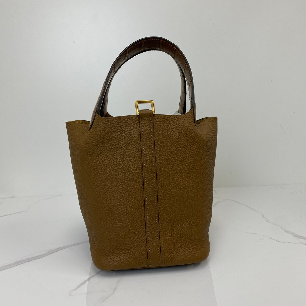 Hermès Picotin 18 Alezan, Alezan Clemence Leather / Crocodile Handles, Gold — detail view 2