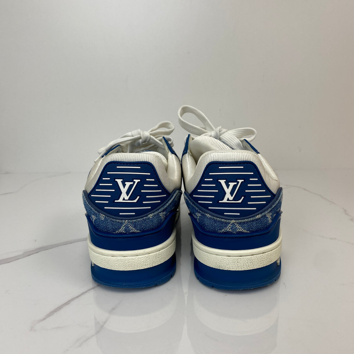 Louis Vuitton Trainer Sneakers, light blue calf leather and Monogram denim — detail view 3