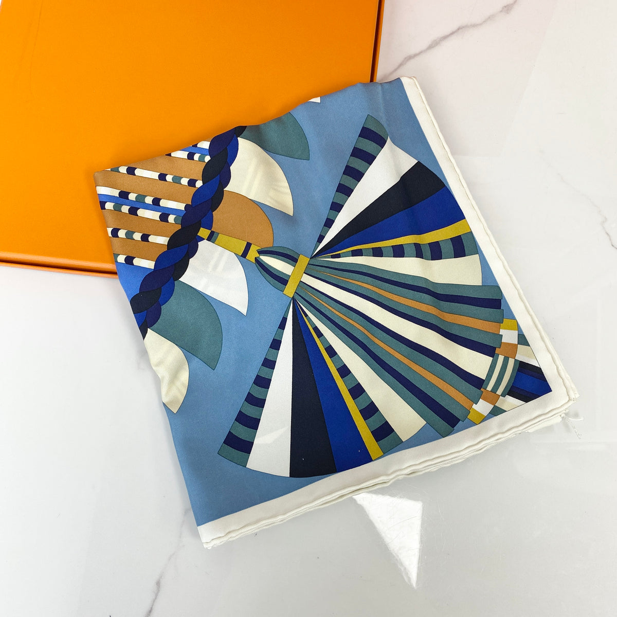 Hermès Haute Parure Scarf 90 in Bleu silk