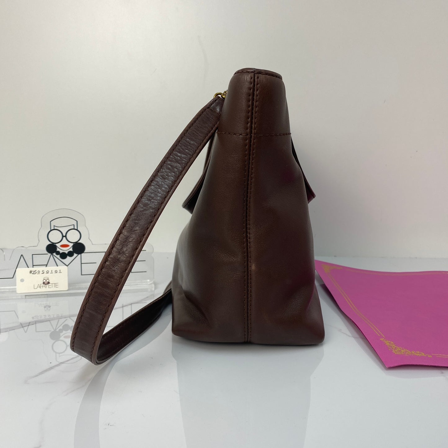 Base of the Chanel vintage tote in brown calfskin