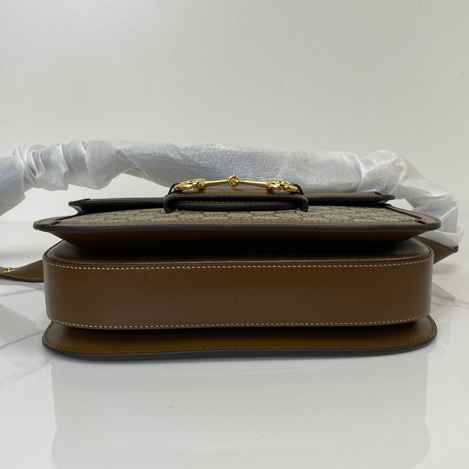 Base of the Gucci 1955 Horsebit shoulder bag in brown leather