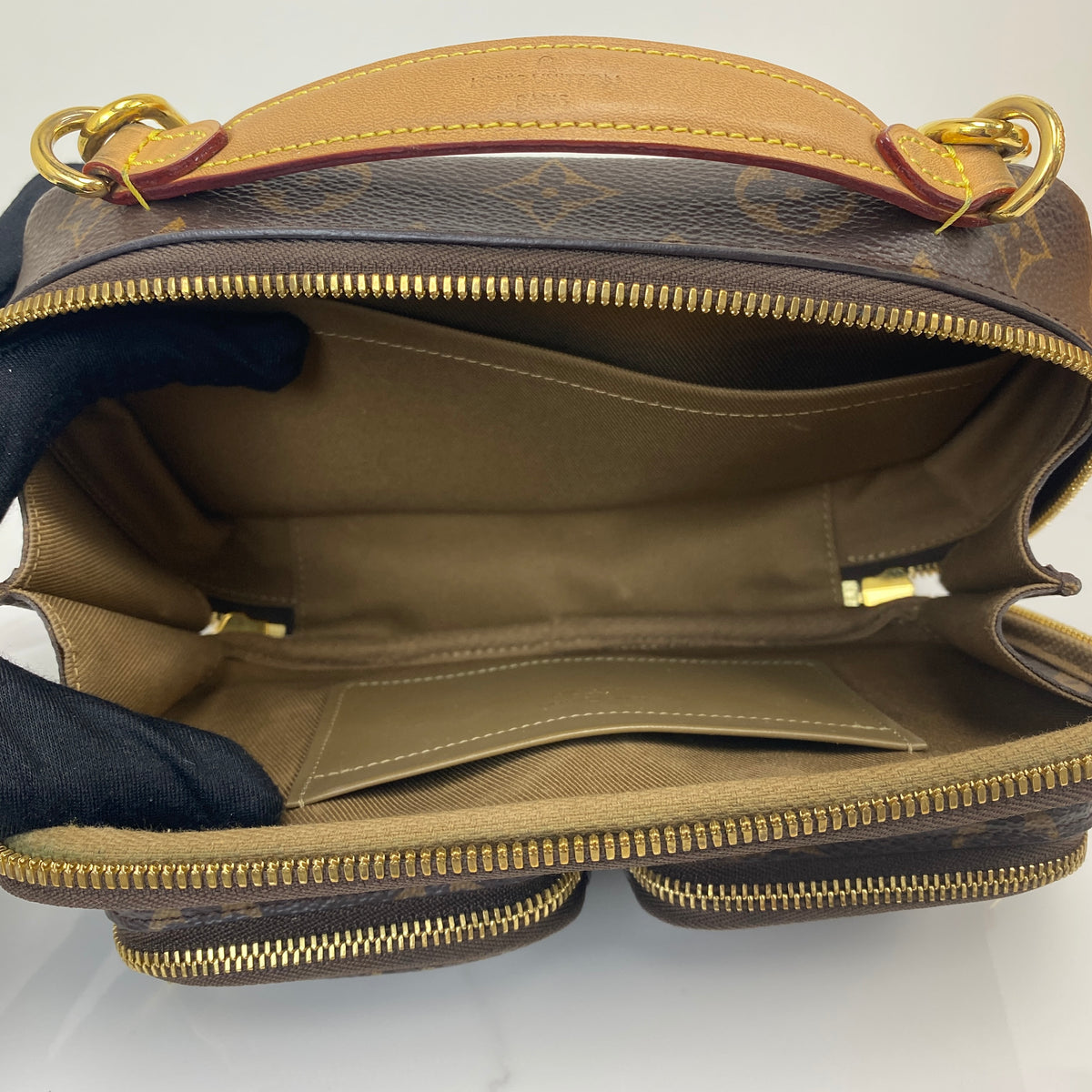 Louis Vuitton Utility Crossbody Bag - photo 6